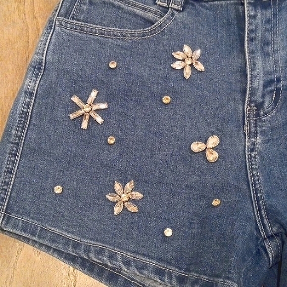 NWT Embellished Denim Jean Shorts Size S - Picture 4 of 6